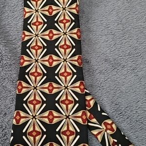 Geometric Patterned Tie in Black and Red